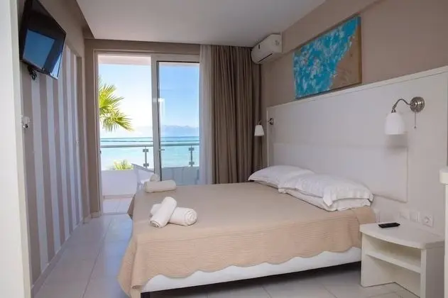 Tek Büyük Yataklı Oda (Sea View Front)