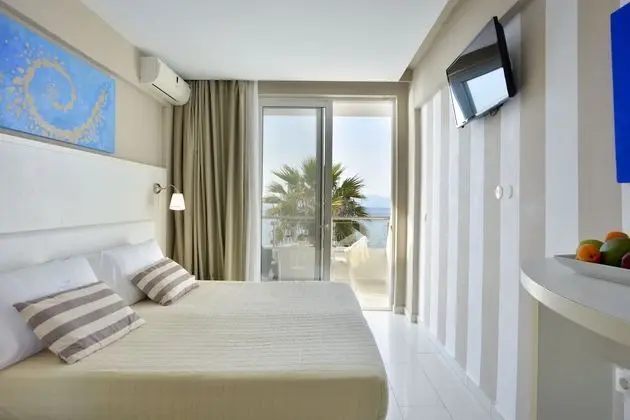 Tek Büyük Yataklı Oda (Sea View Front)