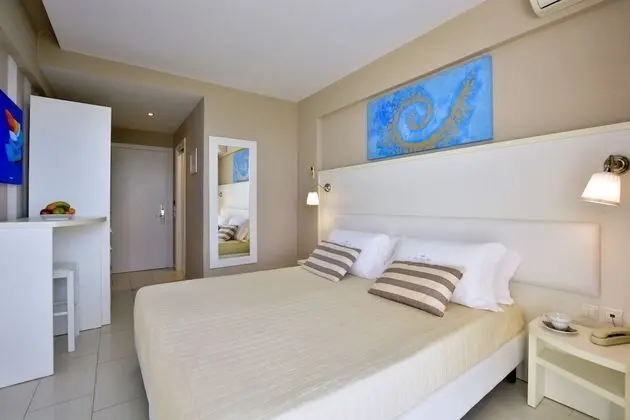 Tek Büyük Yataklı Oda (Sea View Front)