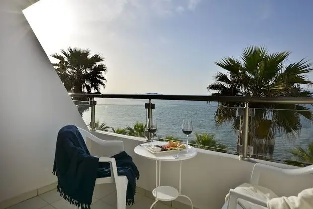 Tek Büyük Yataklı Oda (Sea View Front)