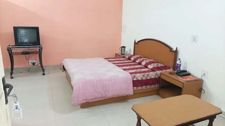 Standard Tek Büyük Yataklı Oda