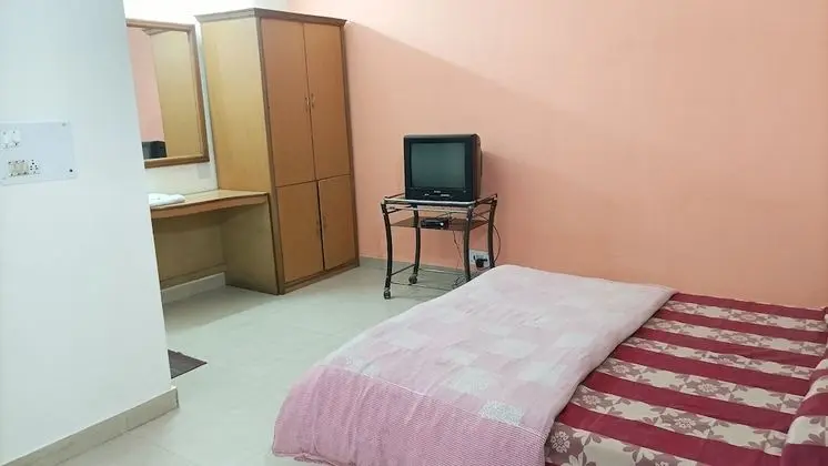 Standard Tek Büyük Yataklı Oda