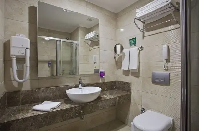 Standard Tek Büyük veya İki Ayrı Yataklı Oda (Adults Only)