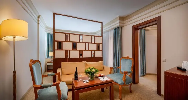 https://images.etstur.com/imgproxy/resize/2560x1440/files/images/hotelImages/etsrooms/678/Villa_Side_Hotel_20251110122230_0.jpg