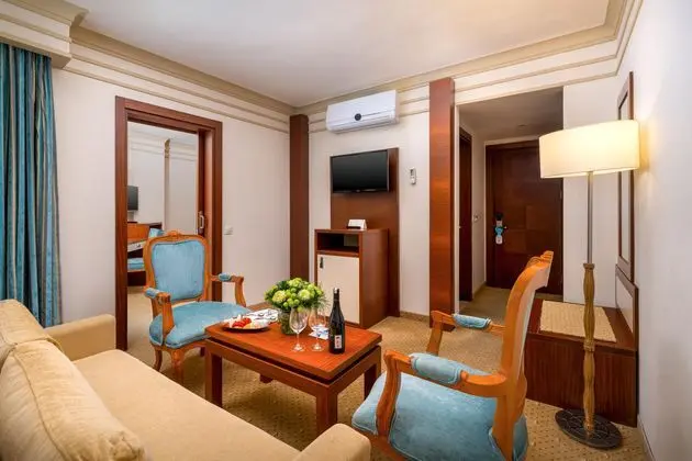 https://images.etstur.com/imgproxy/resize/2560x1440/files/images/hotelImages/etsrooms/678/Villa_Side_Hotel_20251110122230_1.jpg