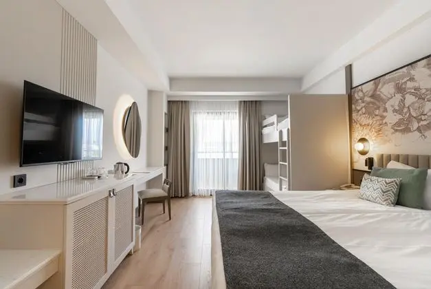 https://images.etstur.com/imgproxy/resize/2560x1440/files/images/hotelImages/etsrooms/512801/Side_Breeze_Hotel_20250522143030_5.jpg