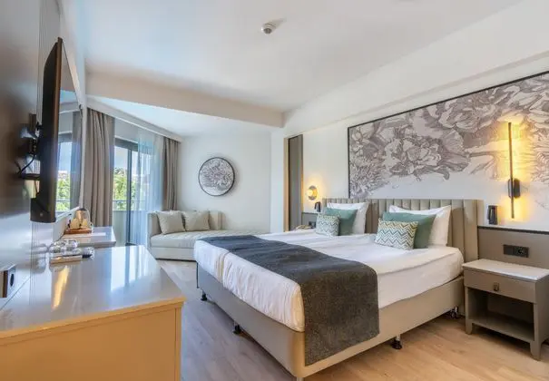 https://images.etstur.com/imgproxy/resize/2560x1440/files/images/hotelImages/etsrooms/512801/Side_Breeze_Hotel_20250522143031_8.jpg