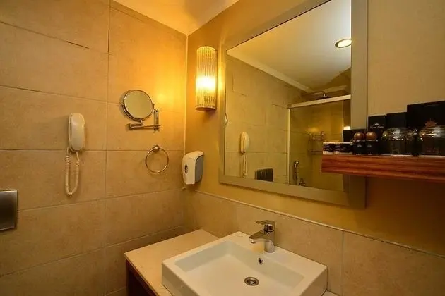 Bathroom sink