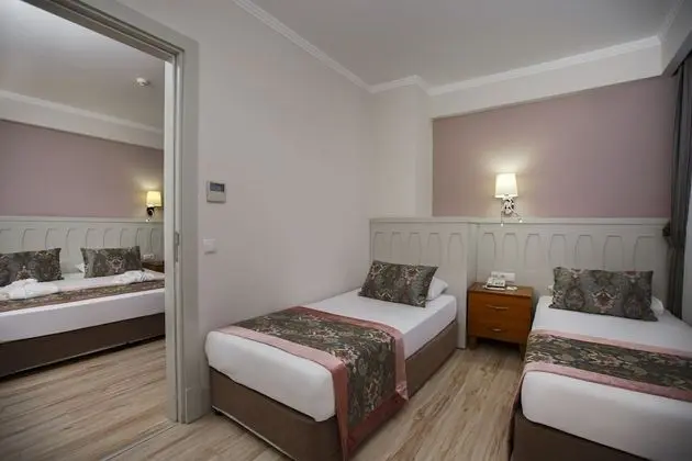 Deluxe Dört Kişilik Oda