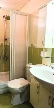 Triple, Bahçe Manzaralı, Balkonlu