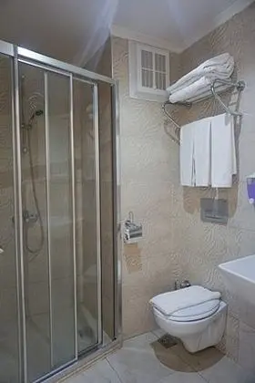 Aile Odası, Bahçe Manzaralı