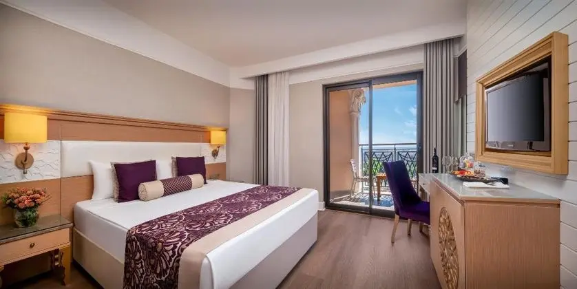 https://images.etstur.com/imgproxy/resize/2560x1440/files/images/hotelImages/etsrooms/677/Villa_Side_Residence_20251110123204_1.jpg