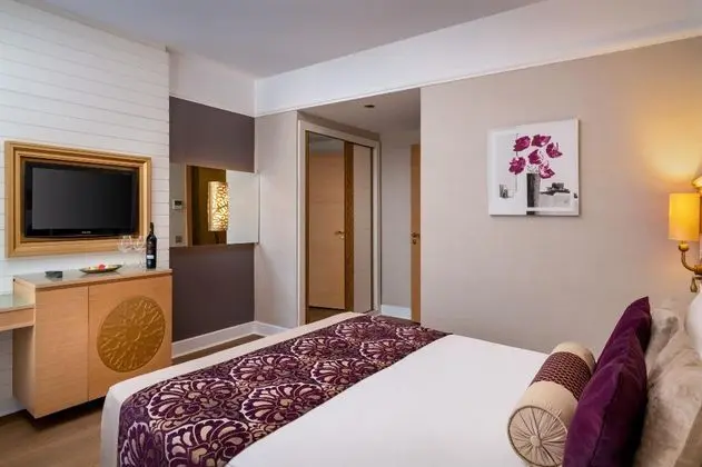 https://images.etstur.com/imgproxy/resize/2560x1440/files/images/hotelImages/etsrooms/677/Villa_Side_Residence_20251110123204_4.jpg