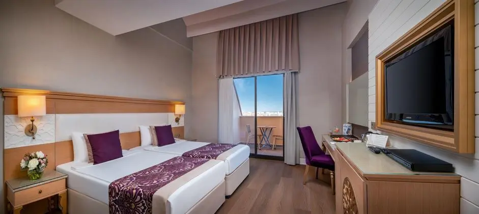 https://images.etstur.com/imgproxy/resize/2560x1440/files/images/hotelImages/etsrooms/677/Villa_Side_Residence_20251119110507_0.jpg