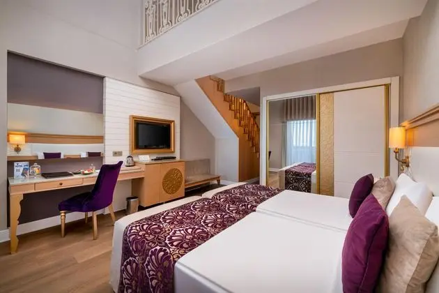 https://images.etstur.com/imgproxy/resize/2560x1440/files/images/hotelImages/etsrooms/677/Villa_Side_Residence_20251119110507_1.jpg