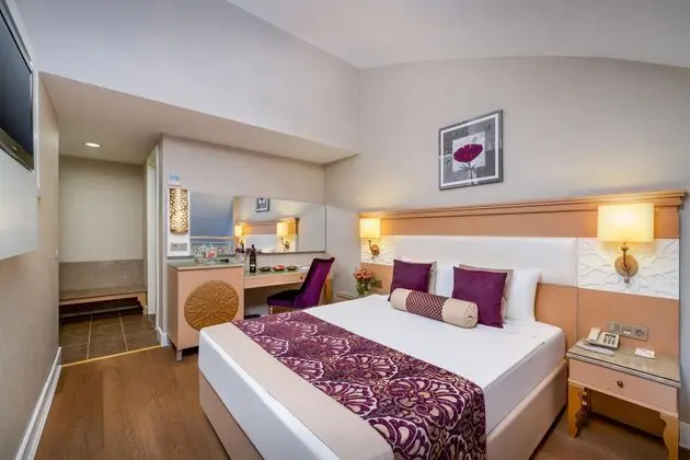 https://images.etstur.com/imgproxy/resize/2560x1440/files/images/hotelImages/etsrooms/677/Villa_Side_Residence_20251119110507_2.jpg
