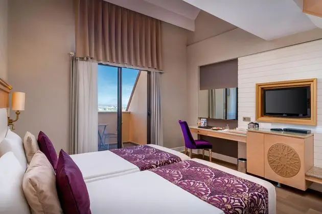 https://images.etstur.com/imgproxy/resize/2560x1440/files/images/hotelImages/etsrooms/677/Villa_Side_Residence_20251119110508_3.jpg