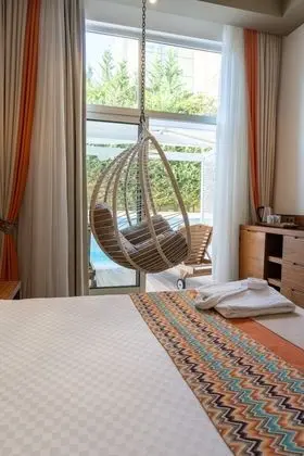 Swim Up Room