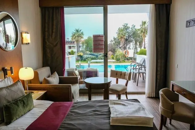 Standard Tek Büyük veya İki Ayrı Yataklı Oda, Havuz Kullanımı, Bahçe Manzaralı