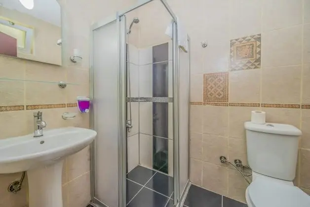 Aile Odası, Bahçe Manzaralı