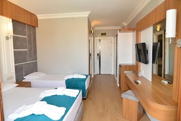 https://images.odamax.com/img/1024x768/odamax/image/upload/Side_Yeşilöz_Hotel_202405101446007_aileoda-1.jpg