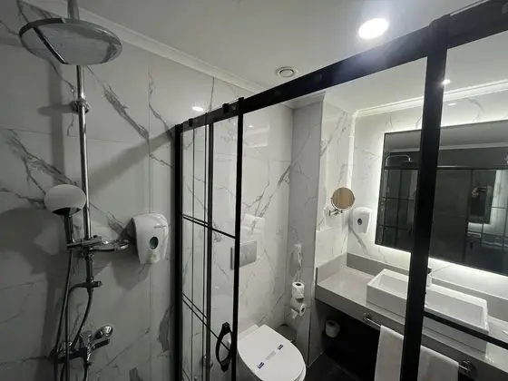 Standard Tek Büyük Yataklı Oda