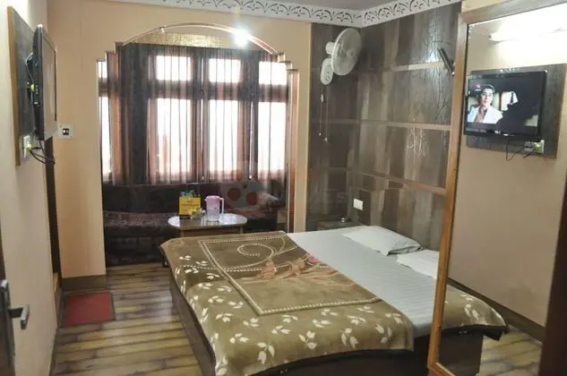 Büyük Yataklı Tek Kişilik Oda