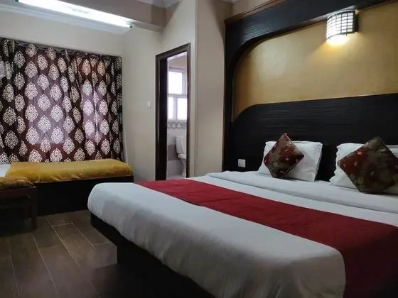 Büyük Yataklı Tek Kişilik Oda