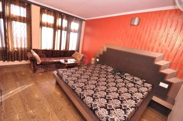Büyük Yataklı Tek Kişilik Oda