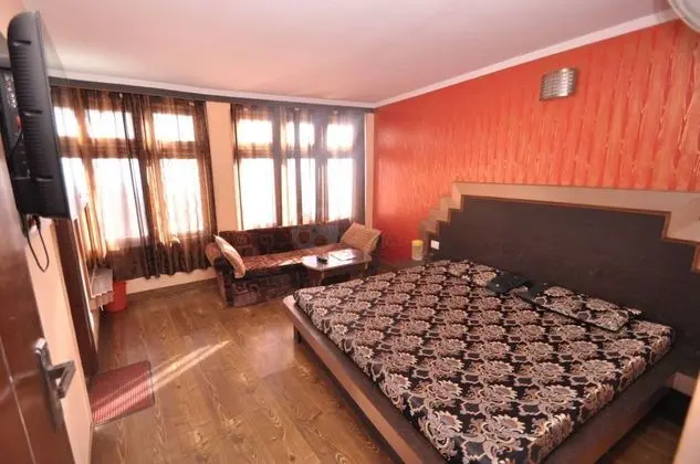 Büyük Yataklı Tek Kişilik Oda