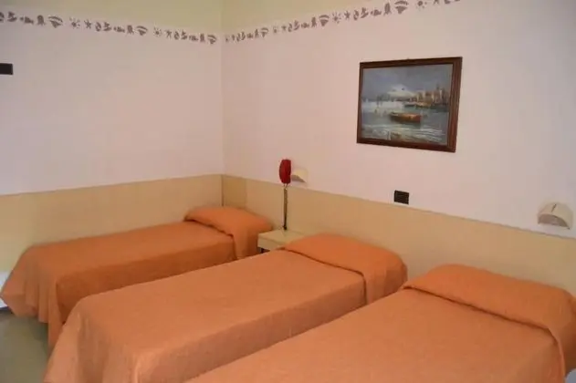 Üç Kişilik Oda