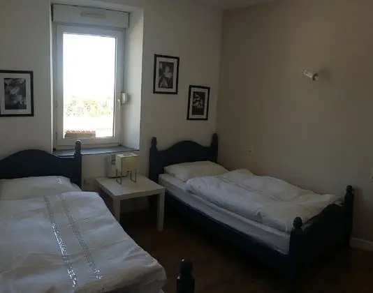 İki Ayrı Yataklı Oda, Ortak Banyo