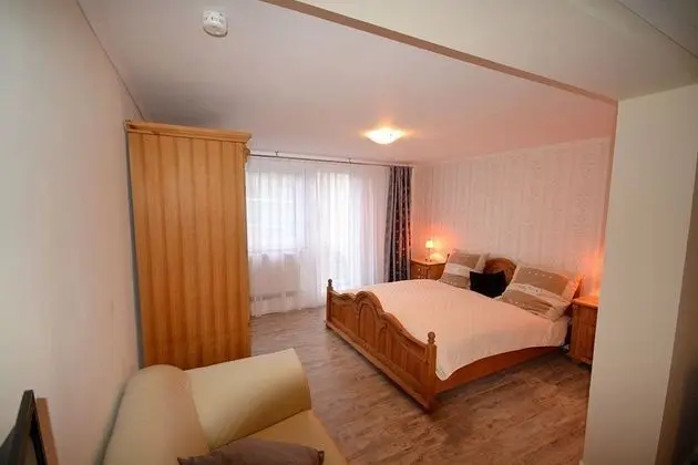 Tek Büyük Yataklı Oda, Ortak Banyo (Kamin Room)