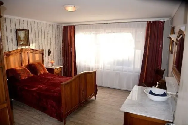 Tek Büyük Yataklı Oda, Ortak Banyo (Romantik Room)