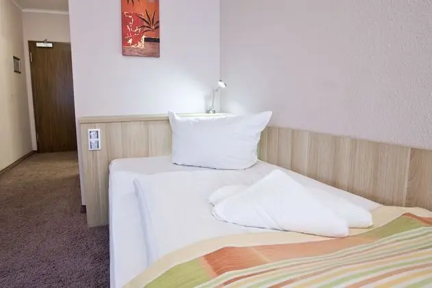 Tek Kişilik Oda, 1 Tek Kişilik Yatak, Sigara İçilmez