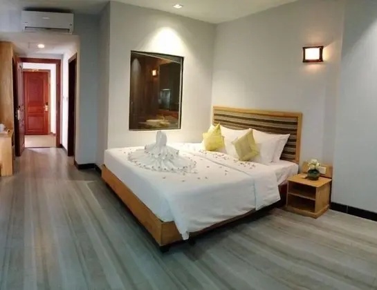 Deluxe Tek Büyük Yataklı Oda, 1 Çift Kişilik Yatak, Şehir Manzaralı