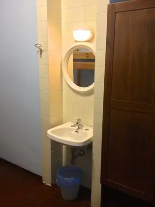 Tek Kişilik Oda, Ortak Banyo