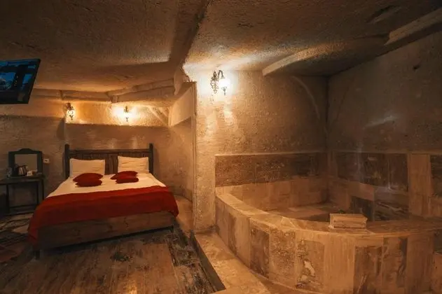 Deluxe Cave, 1. Kat
