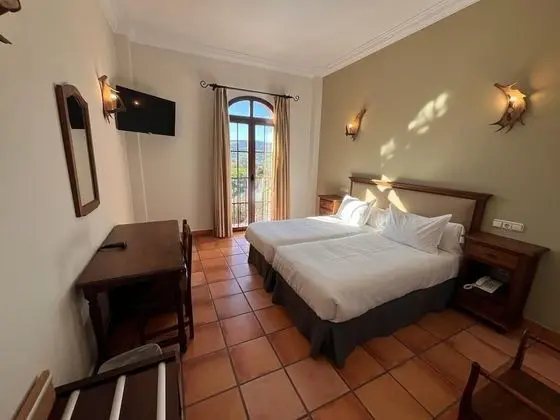 Büyük Yataklı Tek Kişilik Oda