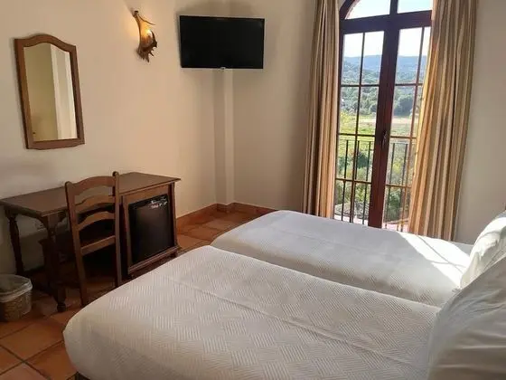 Büyük Yataklı Tek Kişilik Oda