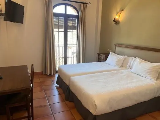 Büyük Yataklı Tek Kişilik Oda