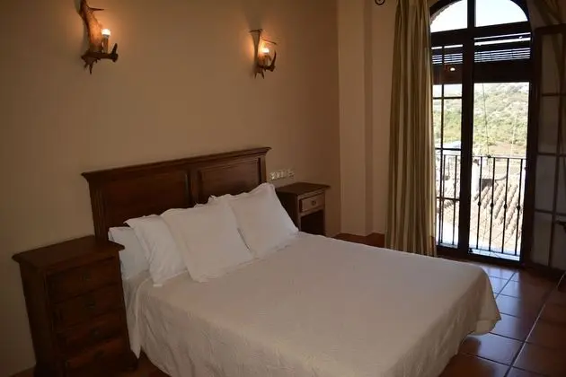 Büyük Yataklı Tek Kişilik Oda