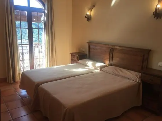 Büyük Yataklı Tek Kişilik Oda