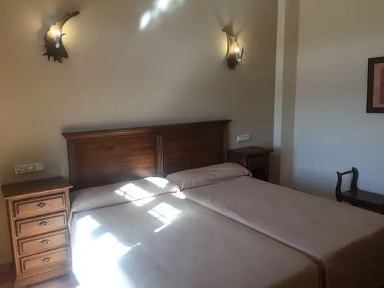 Büyük Yataklı Tek Kişilik Oda