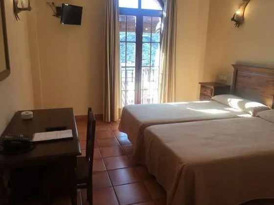 Büyük Yataklı Tek Kişilik Oda