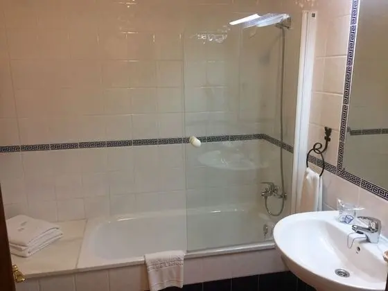 Büyük Yataklı Tek Kişilik Oda