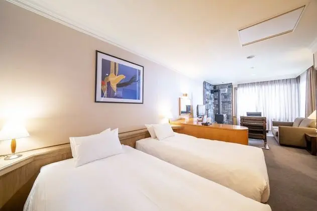 Junior Süit, Sigara İçilmez (4 Single Beds and 1 Sofa Bed)