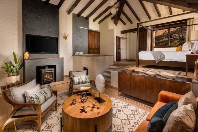 Ultra Suite Cabana