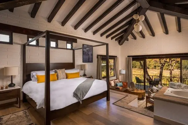 Ultra Suite Cabana