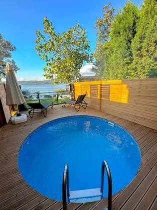 Jakuzili ve Havuzlu Bungalov